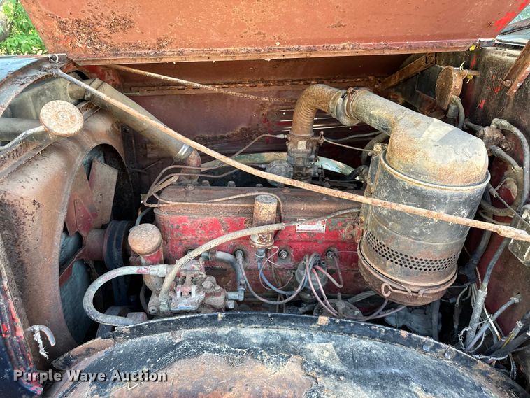 image for item EJ6853 International KB-10 truck cab and chassis