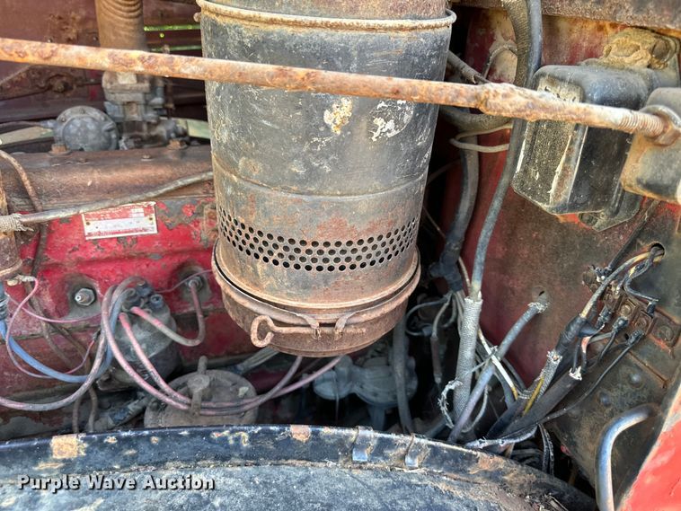 image for item EJ6853 International KB-10 truck cab and chassis