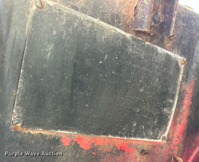 image for item EJ6853 International KB-10 truck cab and chassis