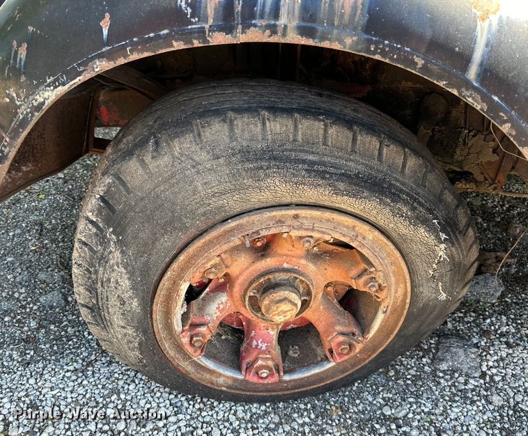 image for item EJ6853 International KB-10 truck cab and chassis