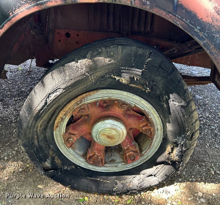 image for item EJ6853 International KB-10 truck cab and chassis