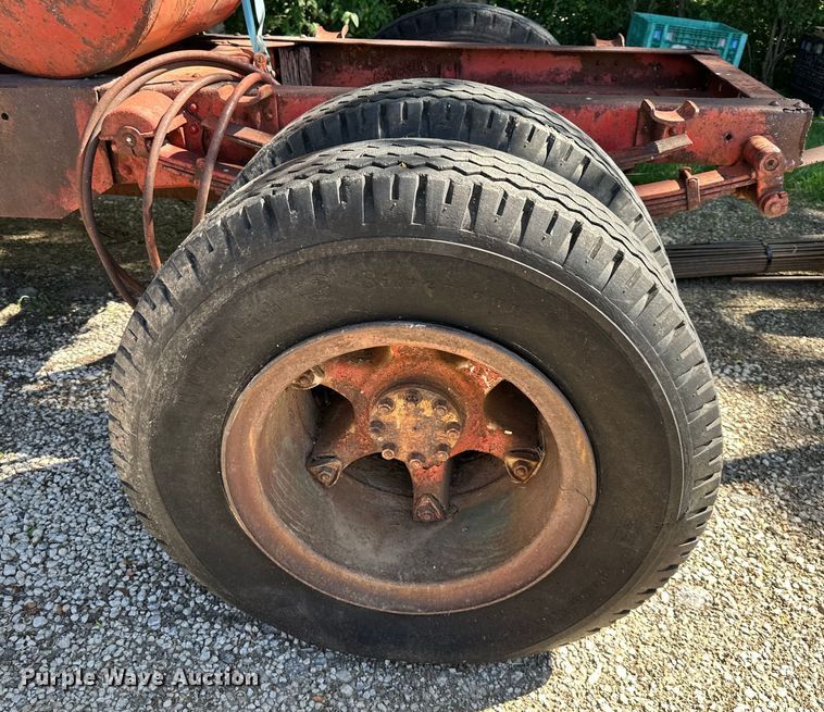 image for item EJ6853 International KB-10 truck cab and chassis