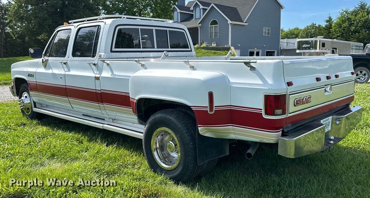 image for item EJ6892 1982 GMC C3500 Crew Cab pickup truck