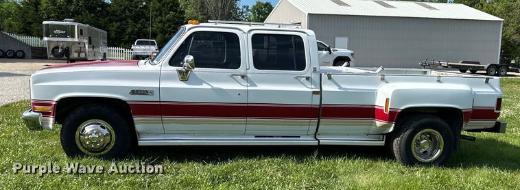 image for item EJ6892 1982 GMC C3500 Crew Cab pickup truck