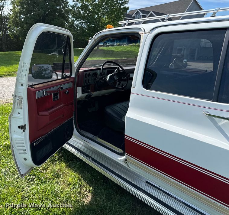 image for item EJ6892 1982 GMC C3500 Crew Cab pickup truck