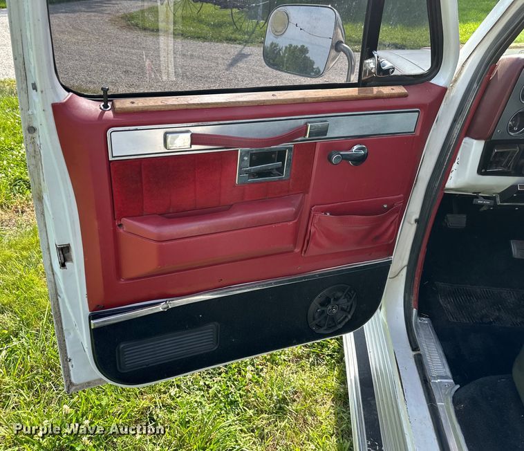 image for item EJ6892 1982 GMC C3500 Crew Cab pickup truck