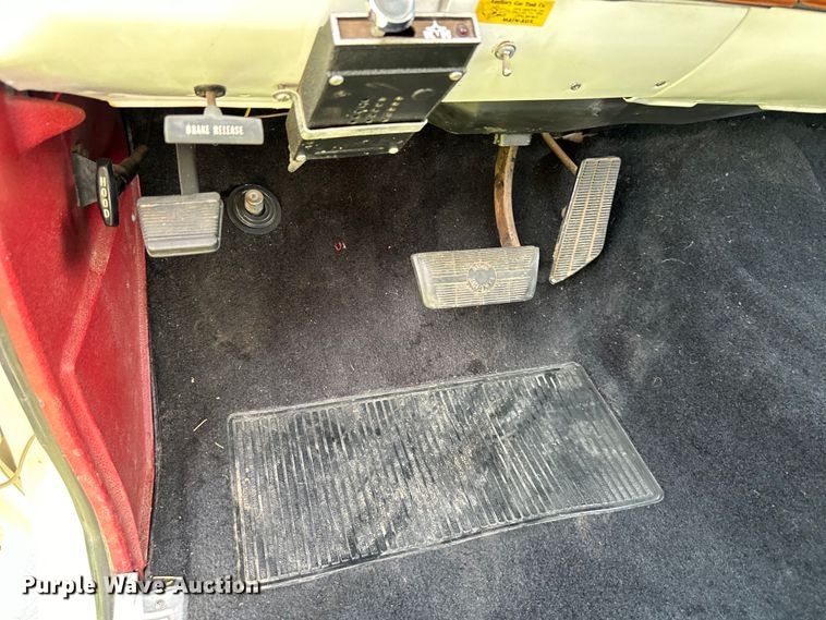 image for item EJ6892 1982 GMC C3500 Crew Cab pickup truck