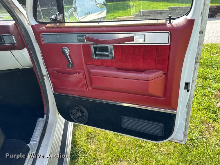 image for item EJ6892 1982 GMC C3500 Crew Cab pickup truck