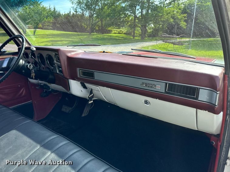 image for item EJ6892 1982 GMC C3500 Crew Cab pickup truck