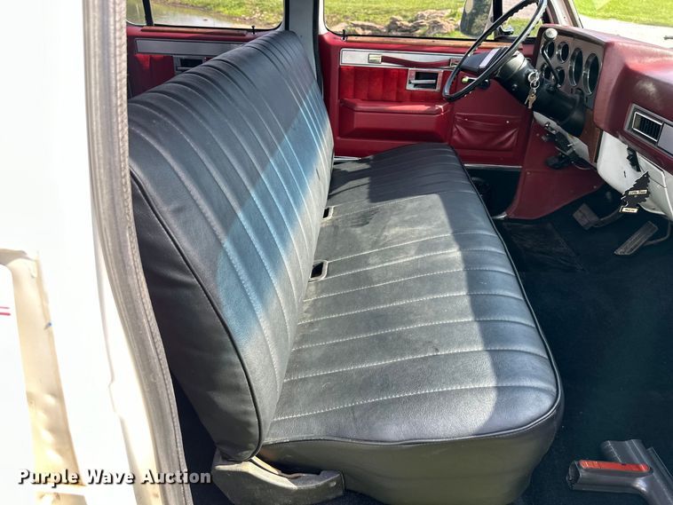 image for item EJ6892 1982 GMC C3500 Crew Cab pickup truck