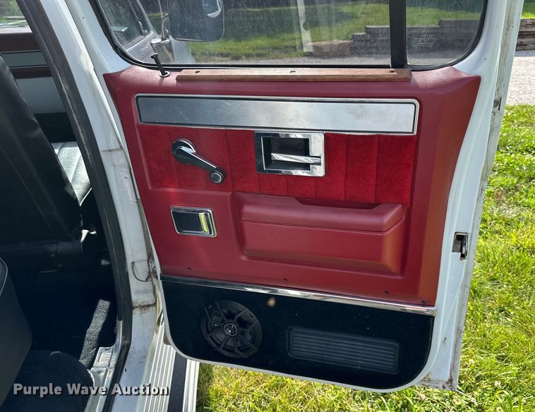 image for item EJ6892 1982 GMC C3500 Crew Cab pickup truck