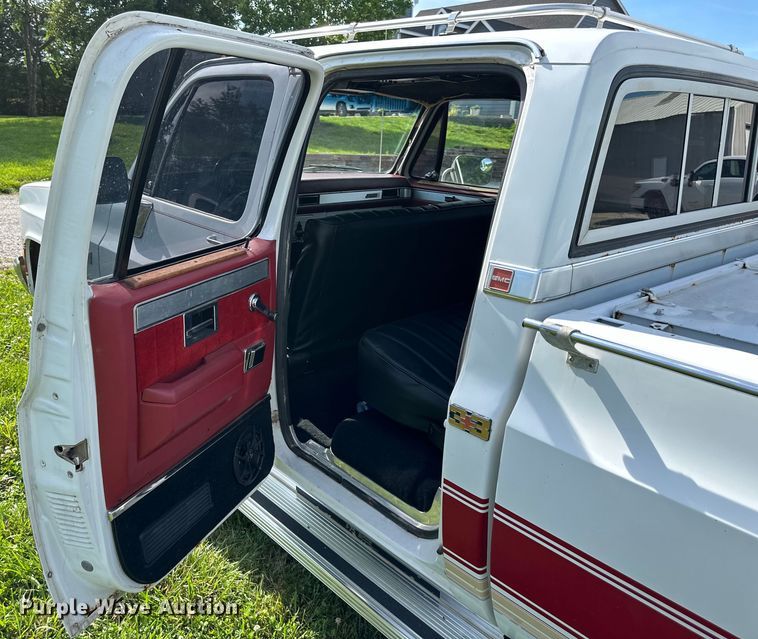 image for item EJ6892 1982 GMC C3500 Crew Cab pickup truck