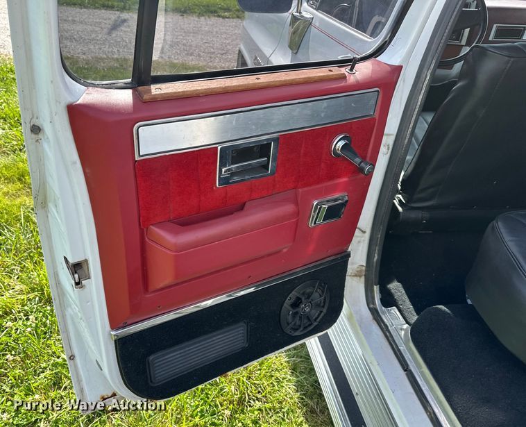 image for item EJ6892 1982 GMC C3500 Crew Cab pickup truck