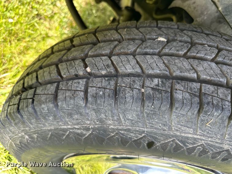 image for item EJ6892 1982 GMC C3500 Crew Cab pickup truck