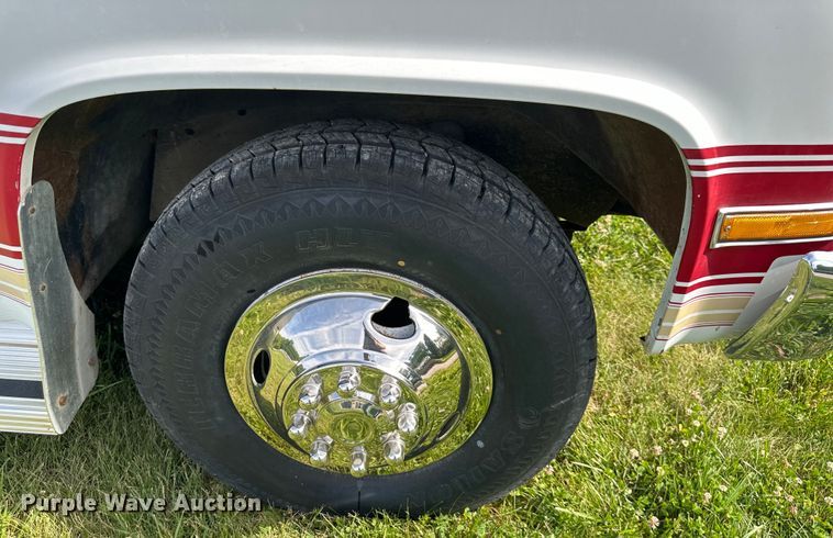 image for item EJ6892 1982 GMC C3500 Crew Cab pickup truck