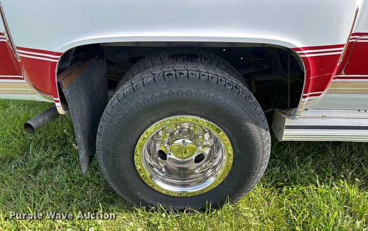 image for item EJ6892 1982 GMC C3500 Crew Cab pickup truck