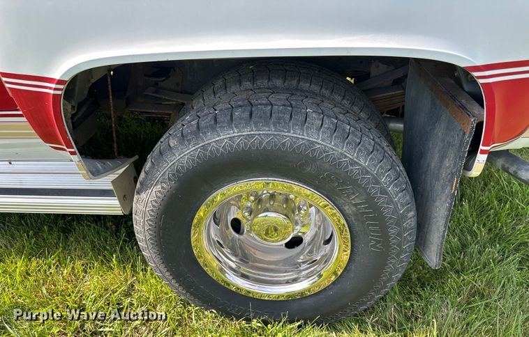 image for item EJ6892 1982 GMC C3500 Crew Cab pickup truck