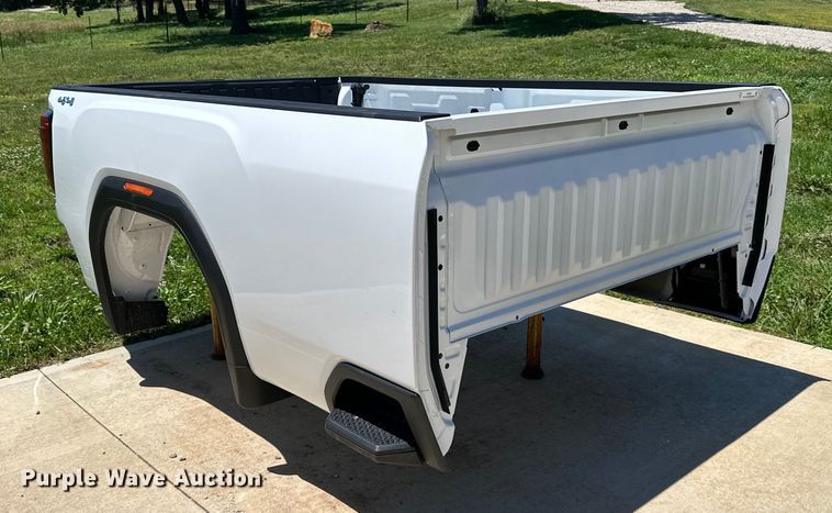 image for item EJ6906 GMC Sierra SLT  8' Bed