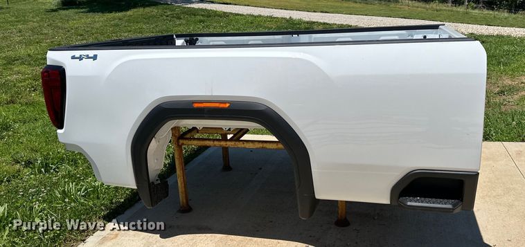 image for item EJ6906 GMC Sierra SLT  8' Bed