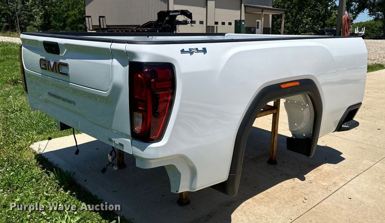 image for item EJ6906 GMC Sierra SLT  8' Bed