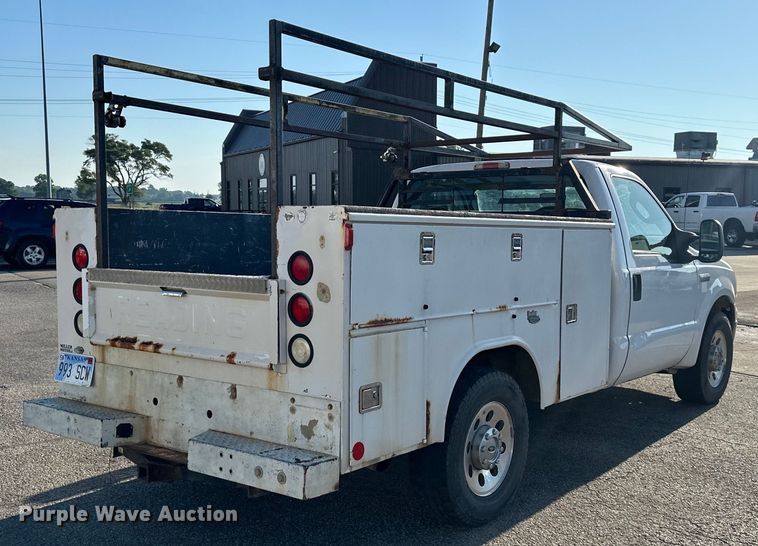 image for item EJ6911 2006 Ford F250 Super Duty XL utility bed pickup truck