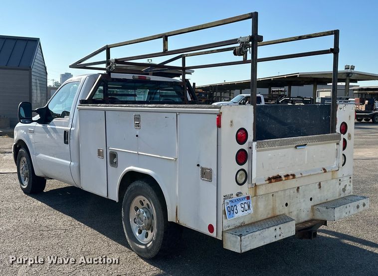 image for item EJ6911 2006 Ford F250 Super Duty XL utility bed pickup truck