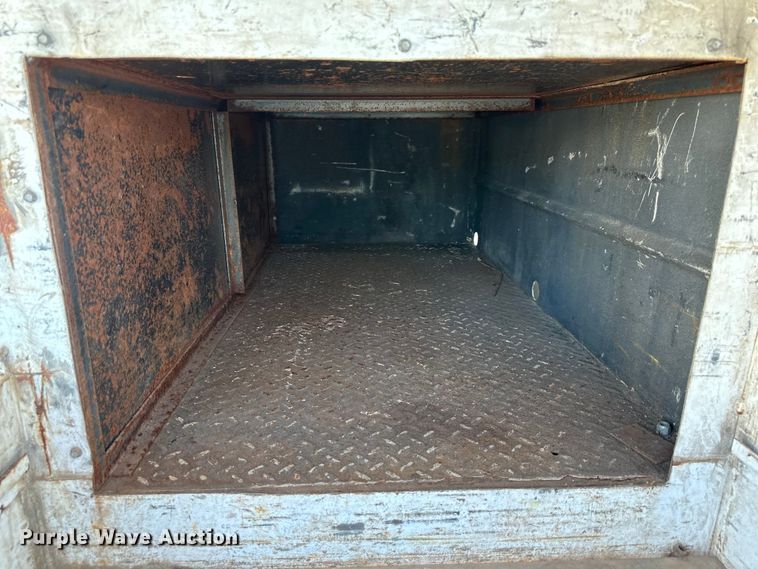 image for item EJ6911 2006 Ford F250 Super Duty XL utility bed pickup truck