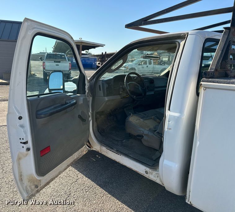 image for item EJ6911 2006 Ford F250 Super Duty XL utility bed pickup truck