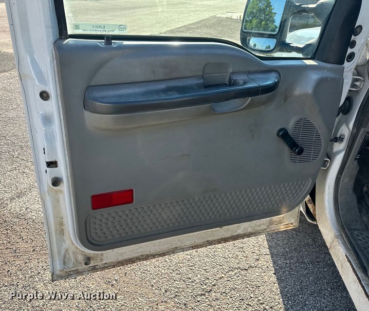 image for item EJ6911 2006 Ford F250 Super Duty XL utility bed pickup truck