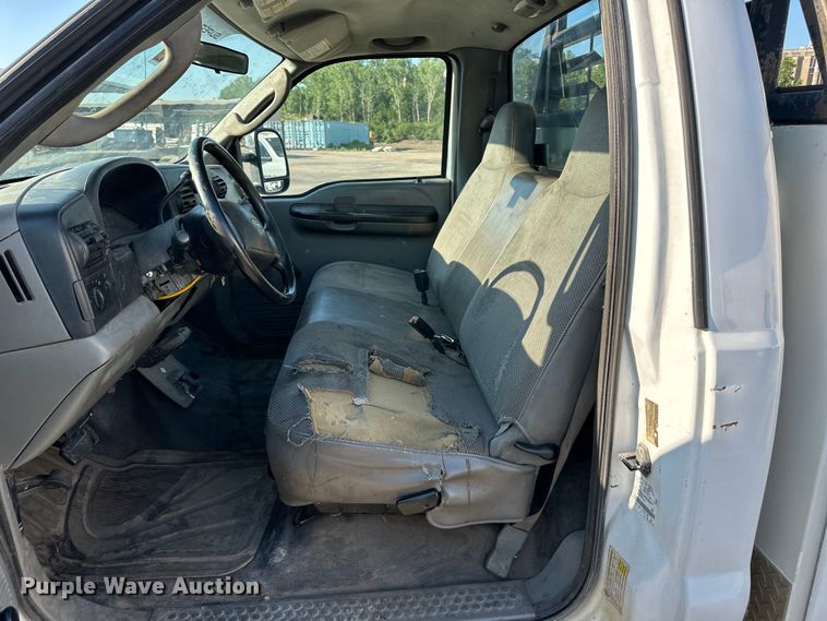 image for item EJ6911 2006 Ford F250 Super Duty XL utility bed pickup truck