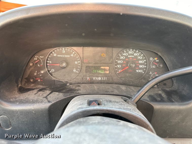 image for item EJ6911 2006 Ford F250 Super Duty XL utility bed pickup truck