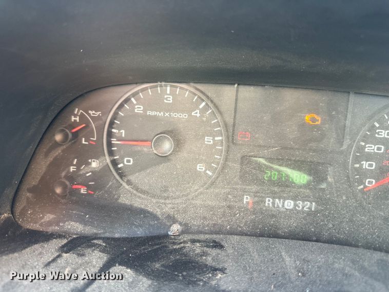 image for item EJ6911 2006 Ford F250 Super Duty XL utility bed pickup truck