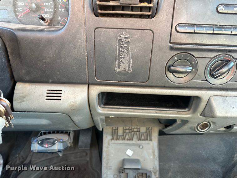 image for item EJ6911 2006 Ford F250 Super Duty XL utility bed pickup truck