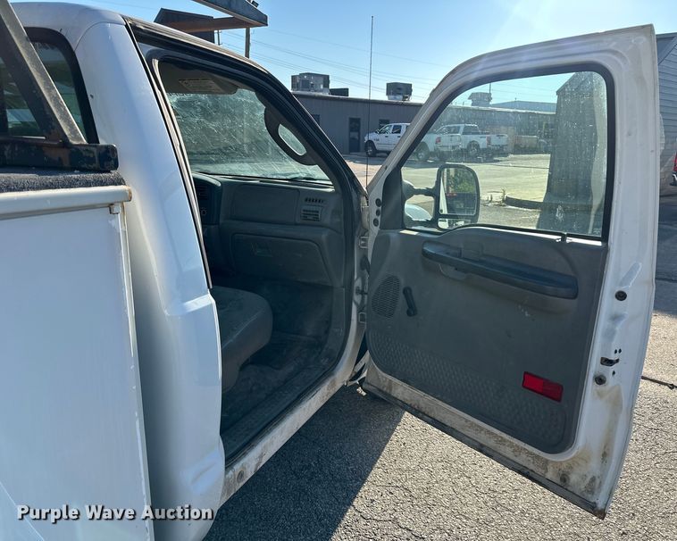 image for item EJ6911 2006 Ford F250 Super Duty XL utility bed pickup truck