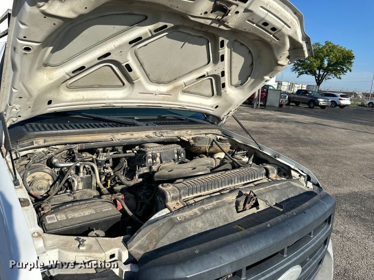 image for item EJ6911 2006 Ford F250 Super Duty XL utility bed pickup truck