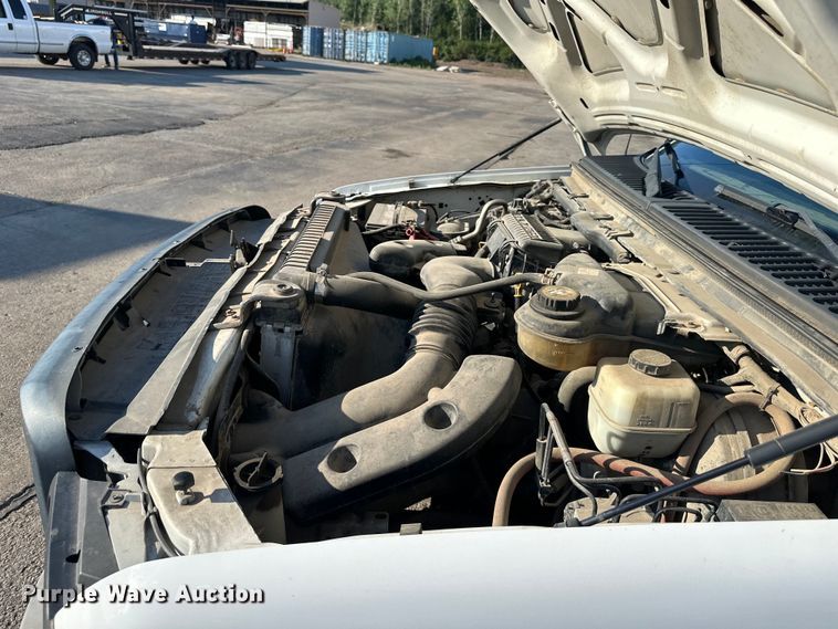 image for item EJ6911 2006 Ford F250 Super Duty XL utility bed pickup truck