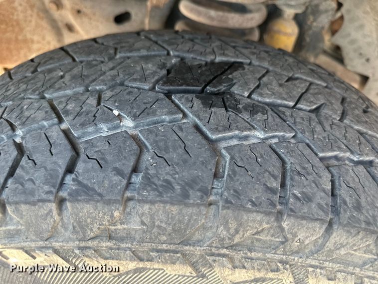 image for item EJ6911 2006 Ford F250 Super Duty XL utility bed pickup truck