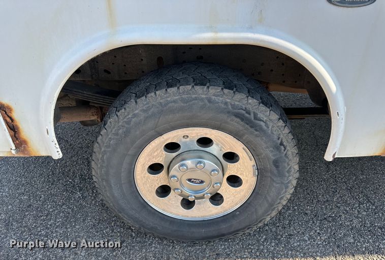 image for item EJ6911 2006 Ford F250 Super Duty XL utility bed pickup truck