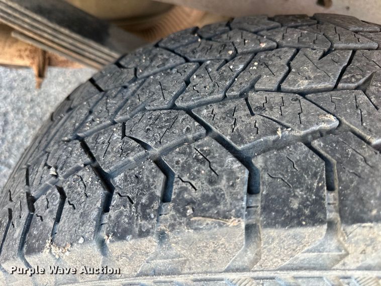 image for item EJ6911 2006 Ford F250 Super Duty XL utility bed pickup truck