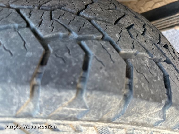 image for item EJ6911 2006 Ford F250 Super Duty XL utility bed pickup truck