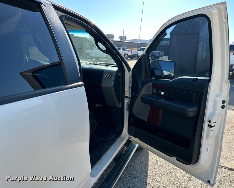 image for item EJ6913 2007 Ford F150 SuperCrew pickup truck