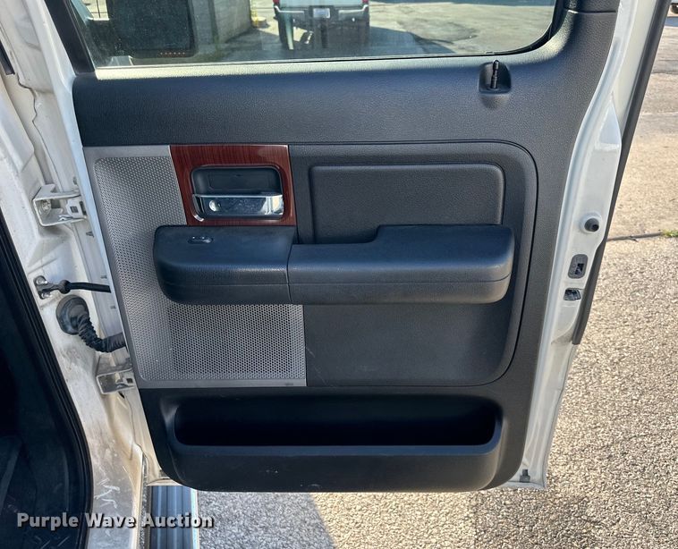 image for item EJ6913 2007 Ford F150 SuperCrew pickup truck