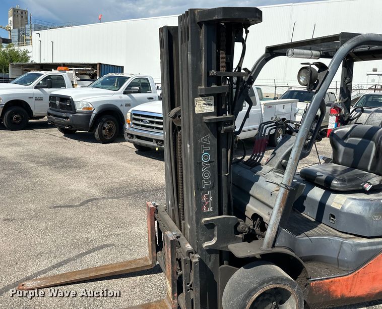 image for item EJ6914 2007 Toyota  8FGCU30 forklift