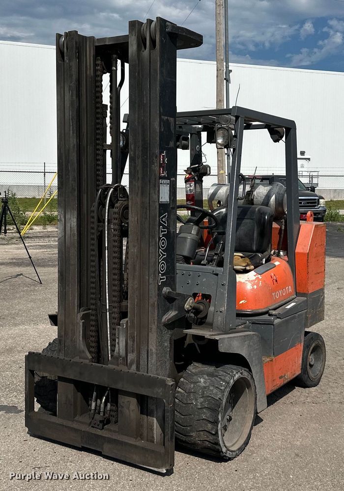 image for item EJ6916 1999 Toyota  52-6FGCU45-BCS forklift