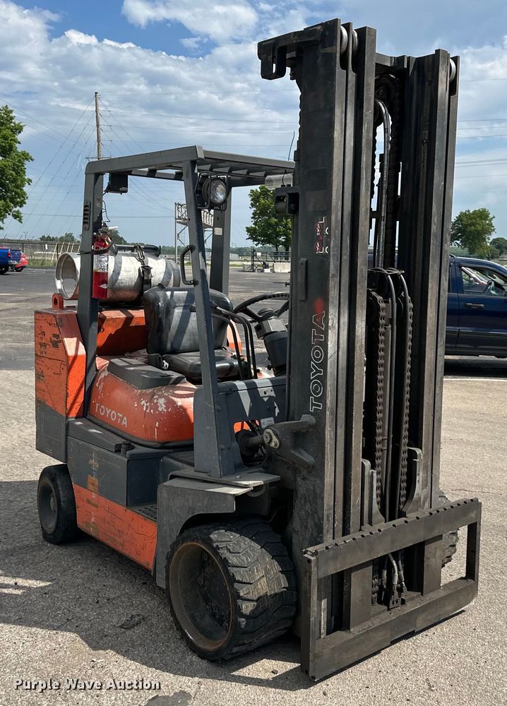 image for item EJ6916 1999 Toyota  52-6FGCU45-BCS forklift