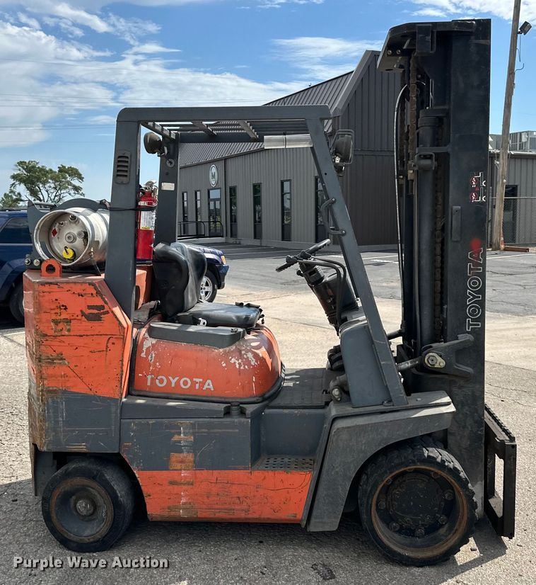 image for item EJ6916 1999 Toyota  52-6FGCU45-BCS forklift