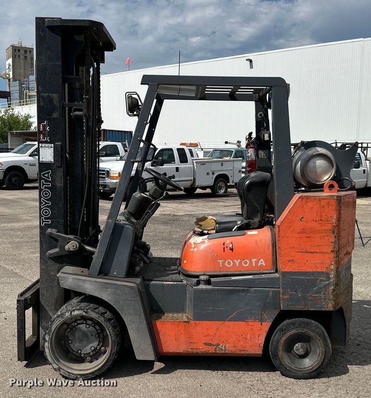 image for item EJ6916 1999 Toyota  52-6FGCU45-BCS forklift