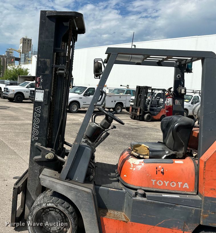 image for item EJ6916 1999 Toyota  52-6FGCU45-BCS forklift