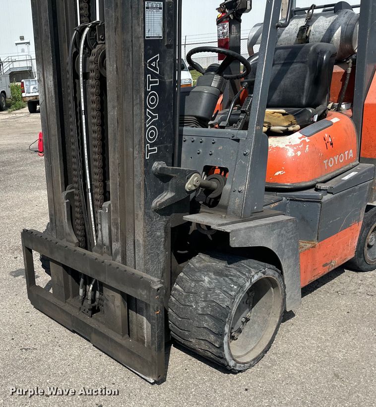 image for item EJ6916 1999 Toyota  52-6FGCU45-BCS forklift