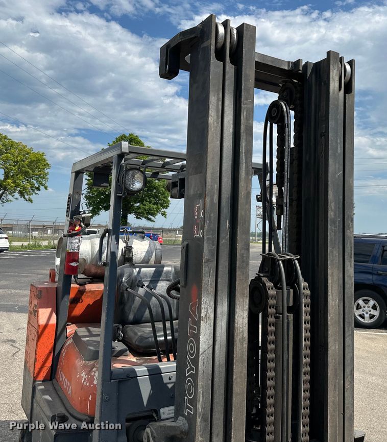 image for item EJ6916 1999 Toyota  52-6FGCU45-BCS forklift